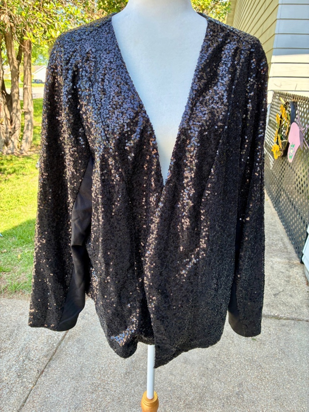 Torrid Black Sequined Jacket. Size 3. Beautiful
